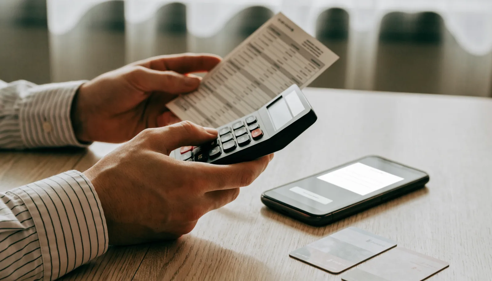 comparativo de preço entre convênio e reserva online de estacionamento no aeroporto, feito na calculadora